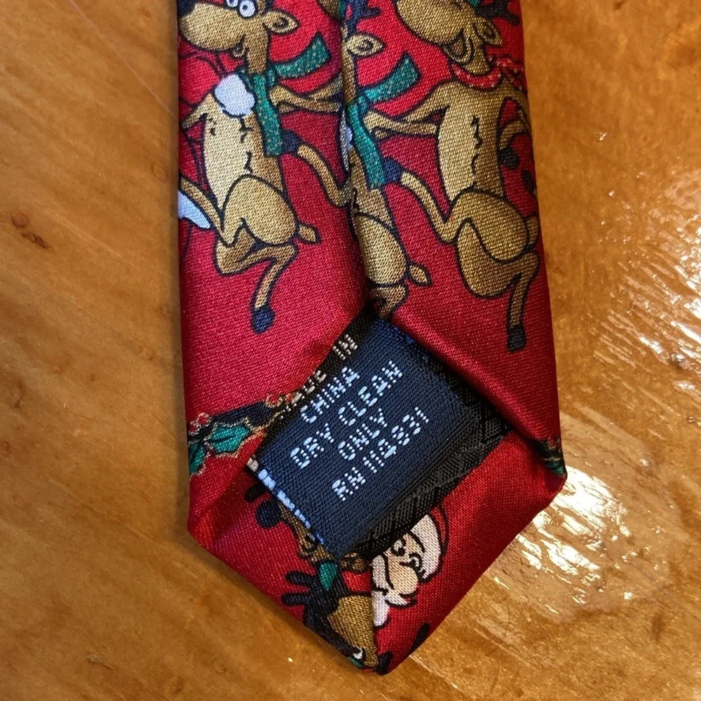 Festive‎ Mens Novelty Christmas Tie Red Santa Reindeer Dancing Whimsical Silk